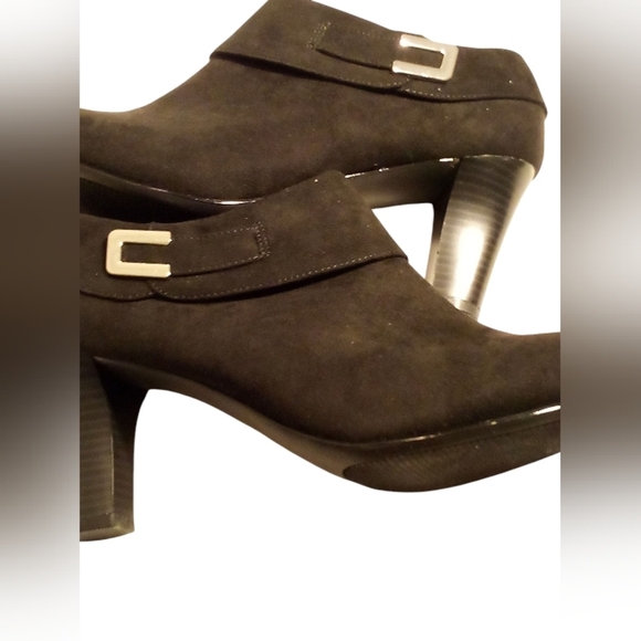 Aubrey Lynn Red Or Black Suede Booties, New In Box, 3" Block Heel, Zipper/Buckle - Picture 4 of 13